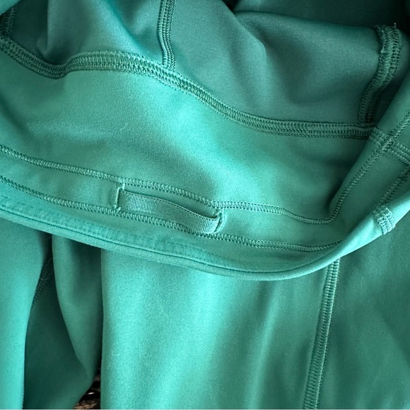 Lululemon Invigorate High-Rise Crop 23" Everglades Green size 4 - Picture 6 of 9